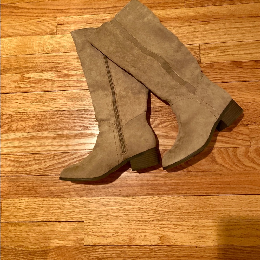Suede boots